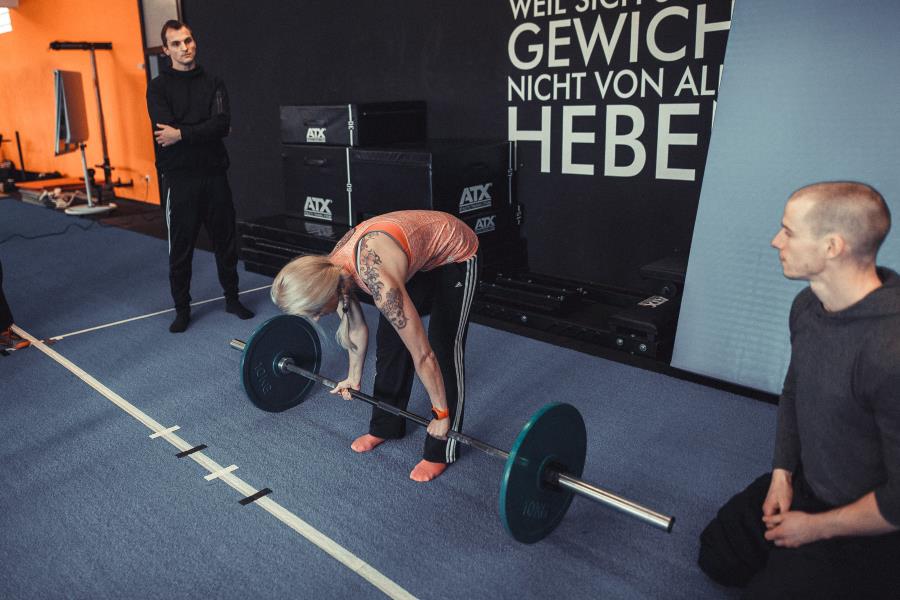 Rund heben Kreuzhebetechnik How to Deadlift